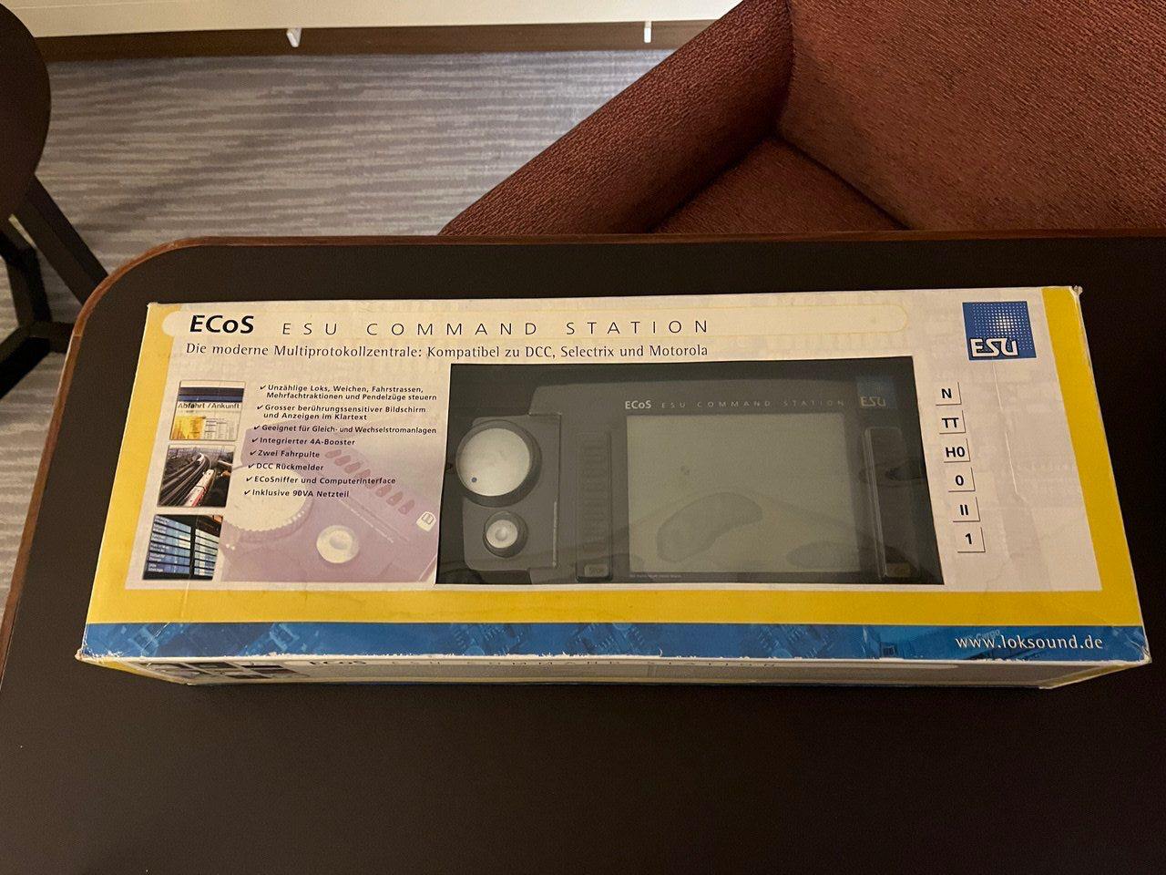 Станция управления ESU ECoS 50000 (модель 2007 года). Станция управления ESU ECoS 50000 (модель 2007 года).