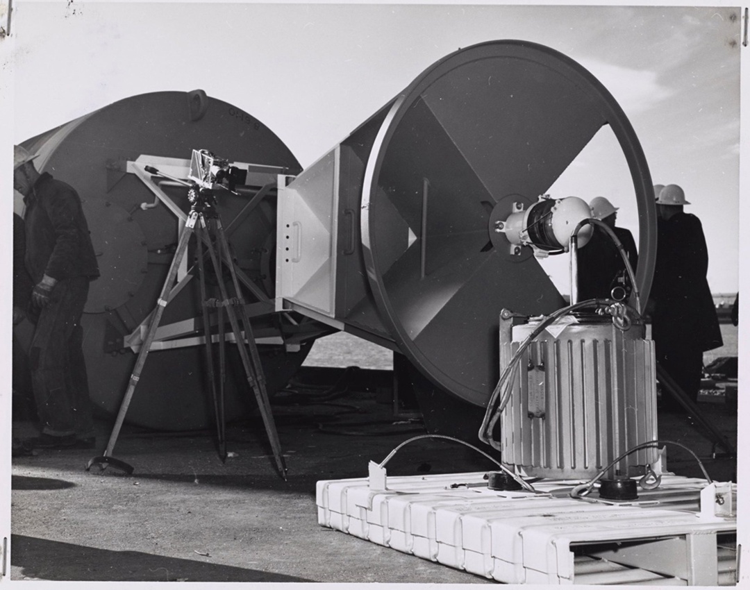 A US Coast Guard navigation buoy being fitted with an RTG SNAP-7A containing strontium-90