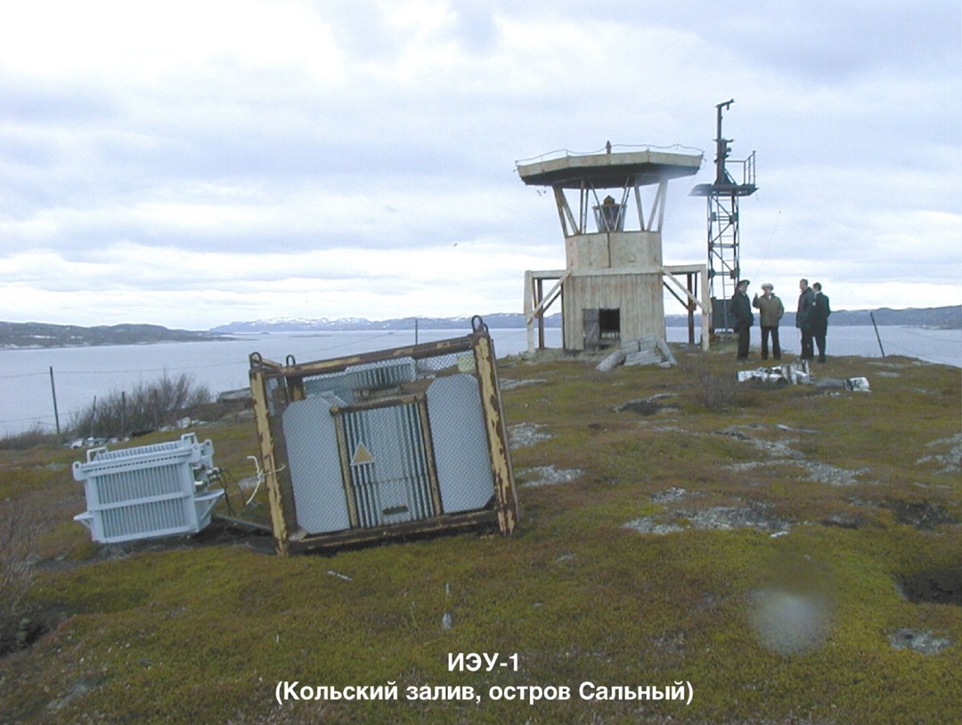 An RTG in its natural habitat alongside the lighthouse it powers