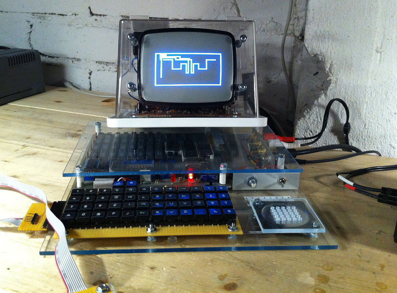 А вот и Змейка на его заново собранной версии. А вот и Змейка на его заново собранной версии.