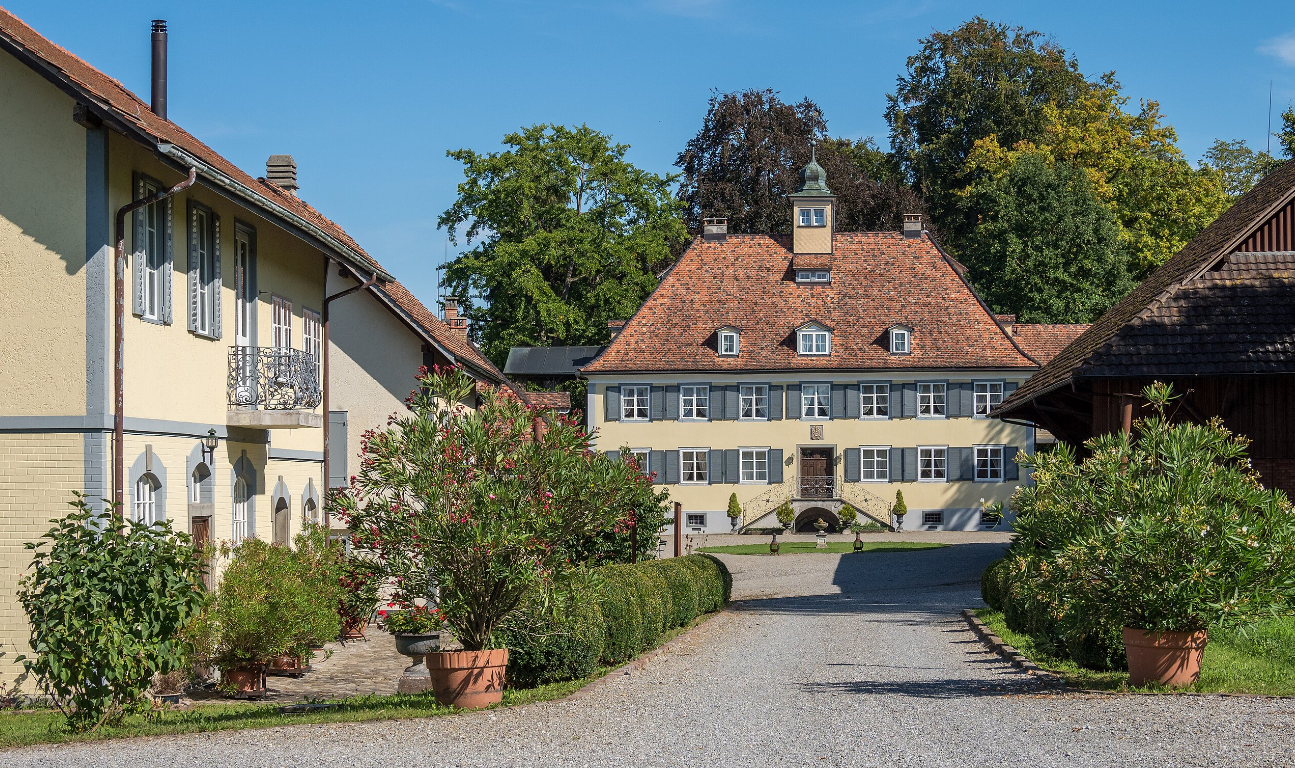 Замок Гирсберг, который дед фон Цеппелина по материнской линии подарил молодожёнам, и где прошло детство будущего изобретателя