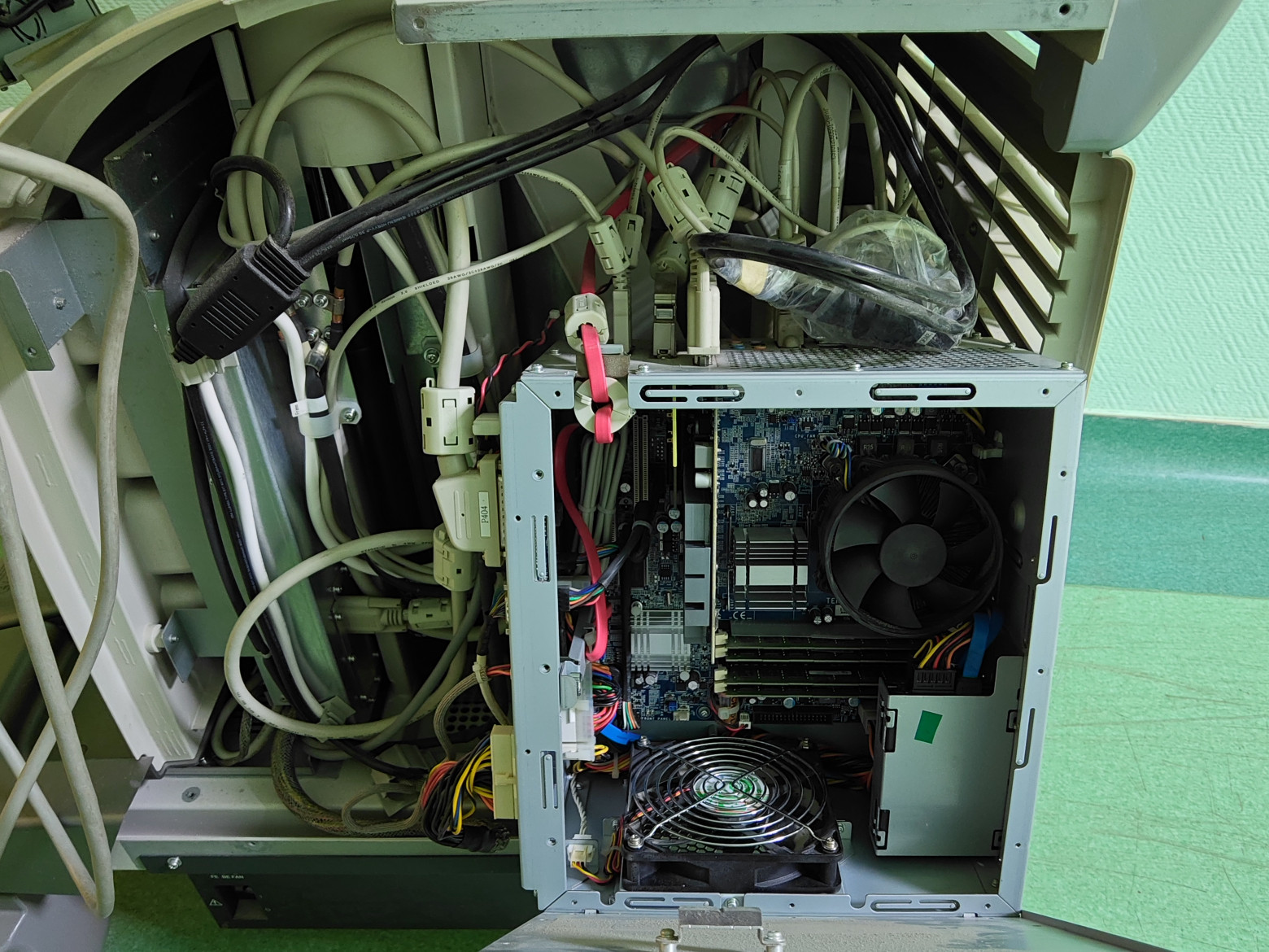 LGA 775 motherboard inside the ultrasound machine