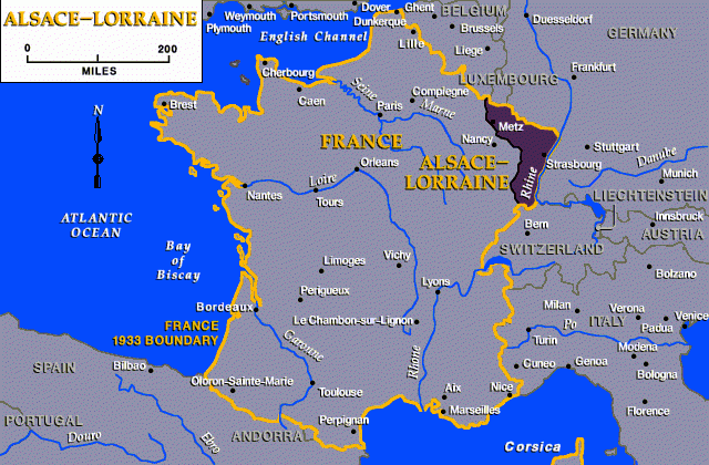 Граница Германии и Франции в 1914 году пролегала западнее, и Рейн не был пограничной рекой: по итогам Франко-прусской войны в 1871 году немцы отторгли от Франции Эльзас и часть Лотарингии, что усугубило накал взаимной неприязни двух наций