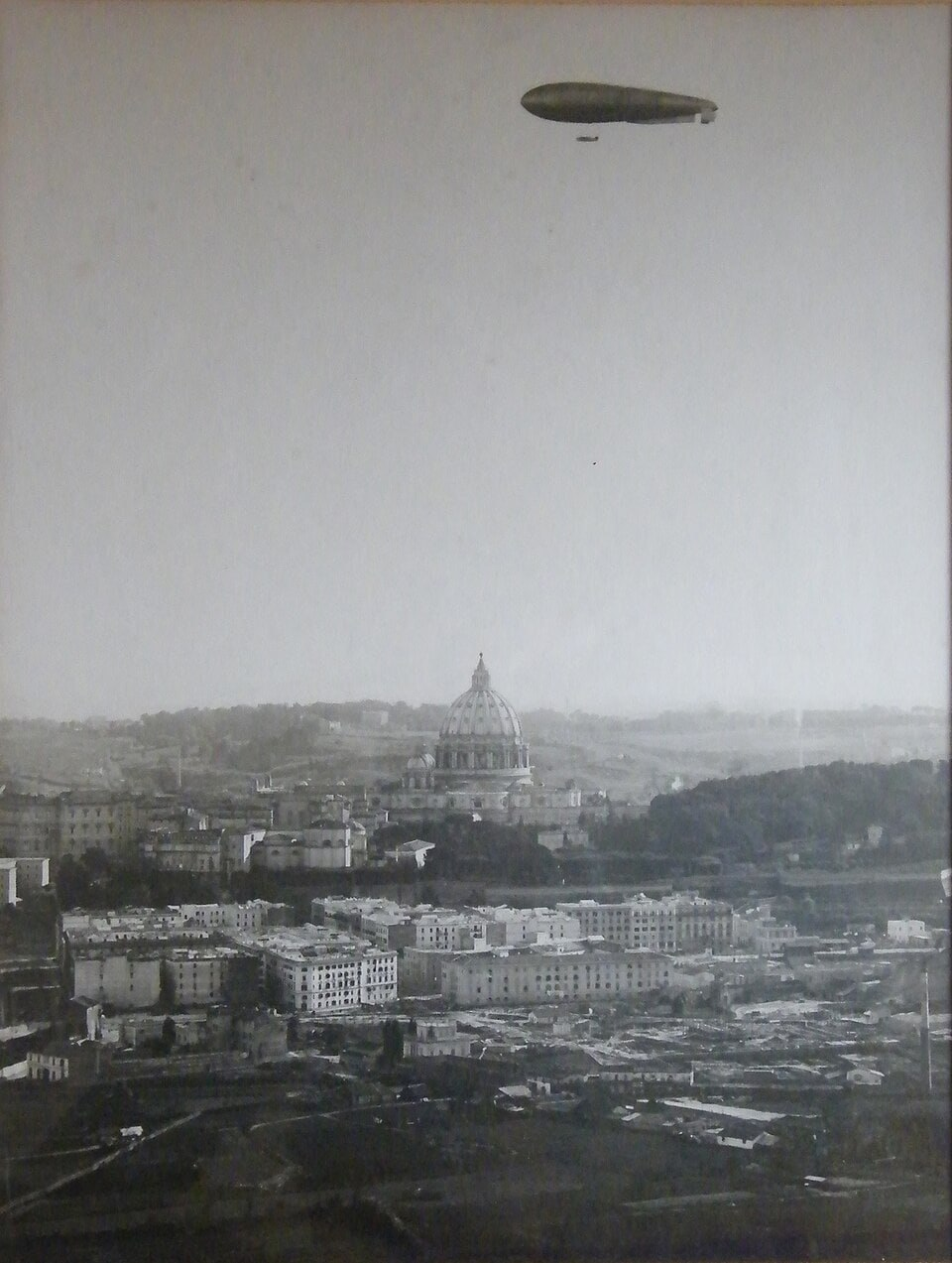Полужёсткий N-1 разработки Гаэтано Крокко пролетает над Римом, 1908 год