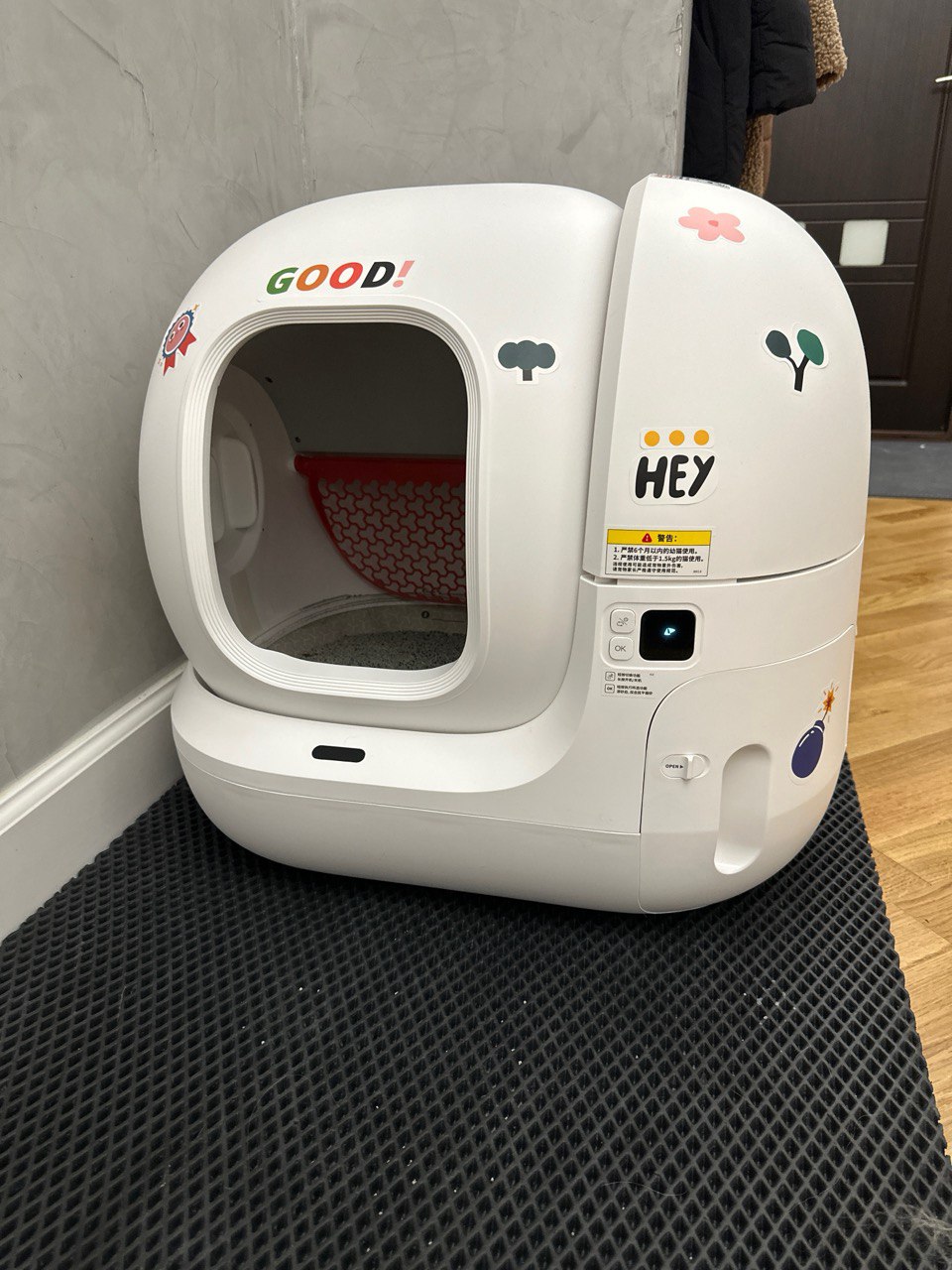 Sensors attached to litter box