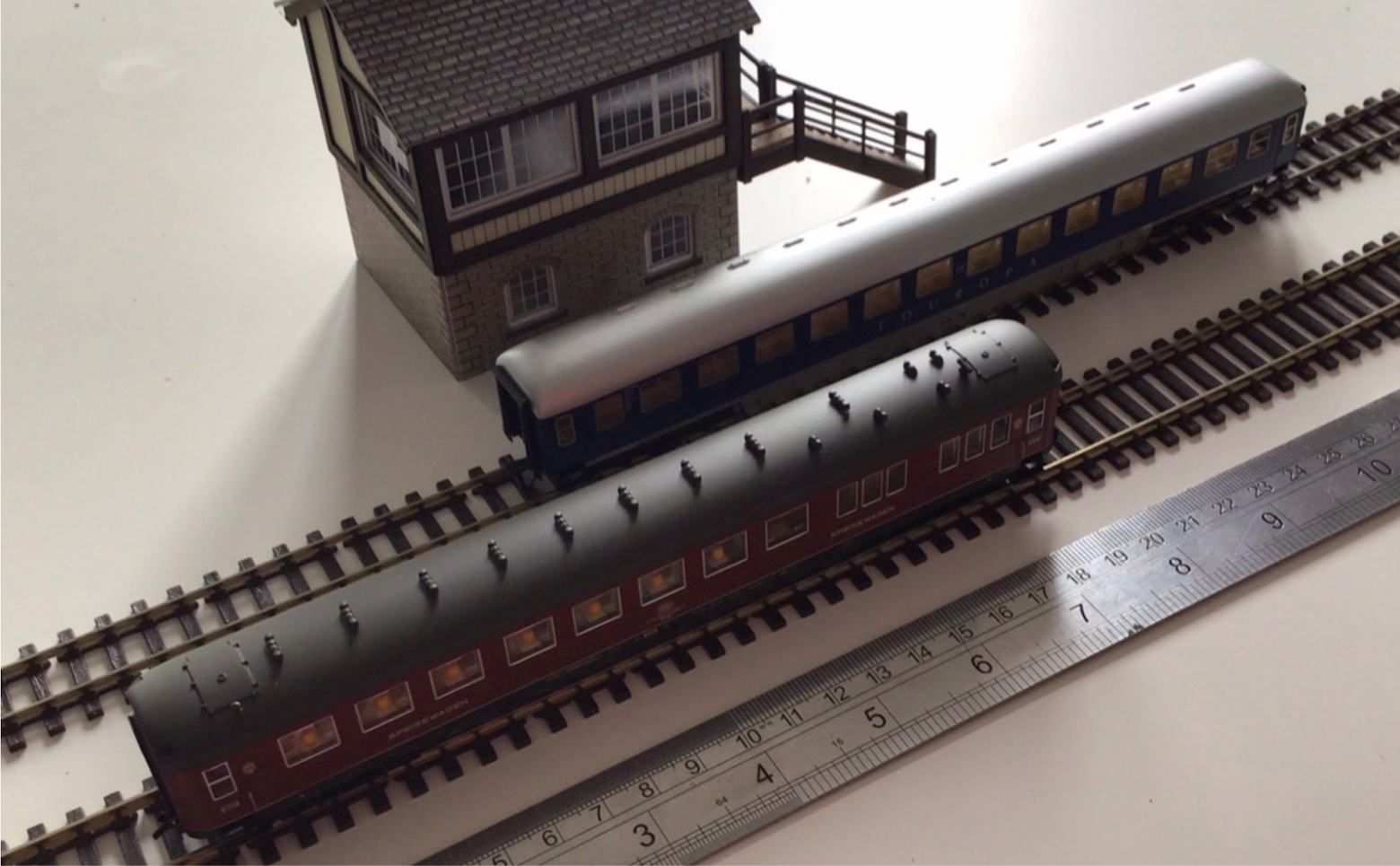 Сравнение вагонов в масштабах ТТ и H0. Источник. Сравнение вагонов в масштабах ТТ и H0. Источник.