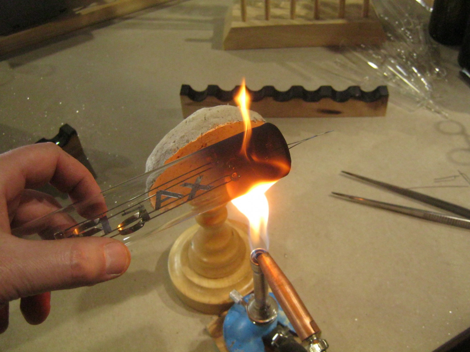 Lamp construction detail